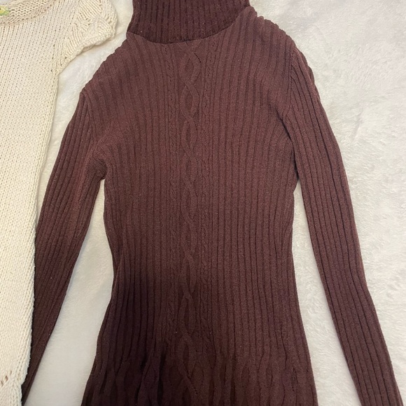 Sweaters - Picture 2 of 3